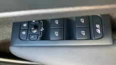 Volvo XC40 2.0 B3P Core 5dr Auto Petrol Estate